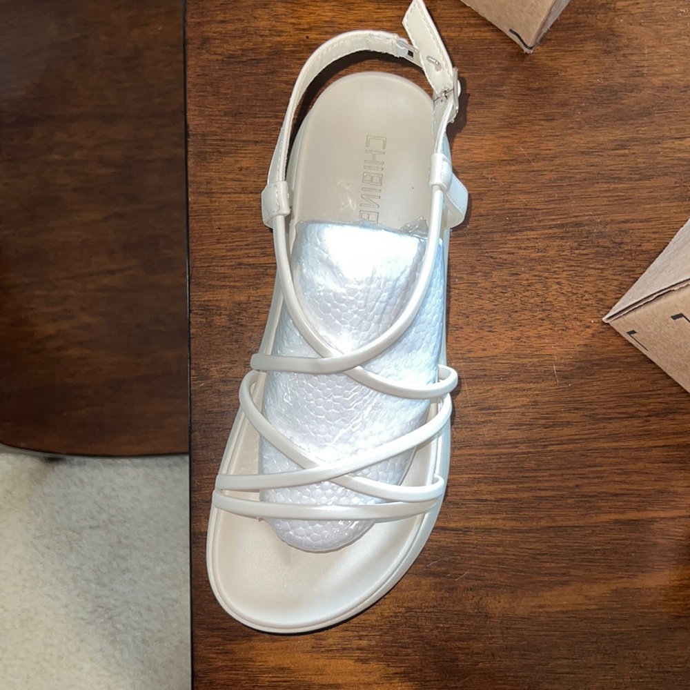 Cream sandals SZ 7.5(runs big)
